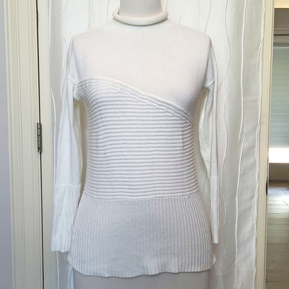 Vince Camuto Sweaters - Vince Camuto White Knit Mock Turtleneck